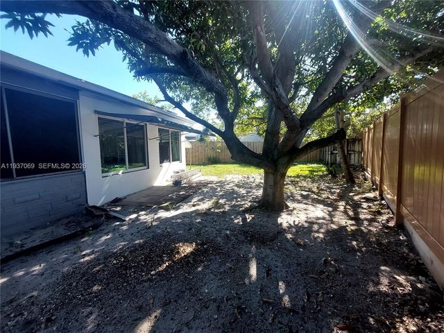 4571 NW 19th Way, Tamarac, FL 33309