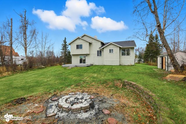 5651 S Hanson Loop, Wasilla, AK 99623