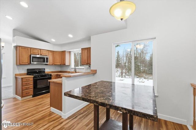 5651 S Hanson Loop, Wasilla, AK 99623