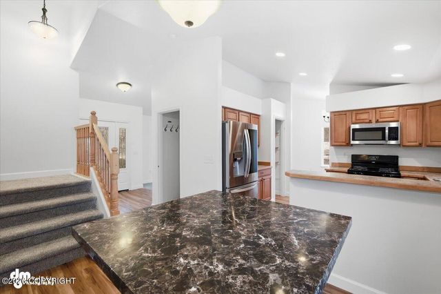 5651 S Hanson Loop, Wasilla, AK 99623