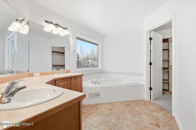 5651 S Hanson Loop, Wasilla, AK 99623