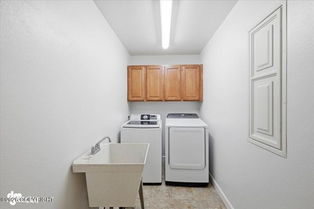 5651 S Hanson Loop, Wasilla, AK 99623