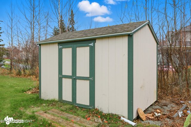 5651 S Hanson Loop, Wasilla, AK 99623