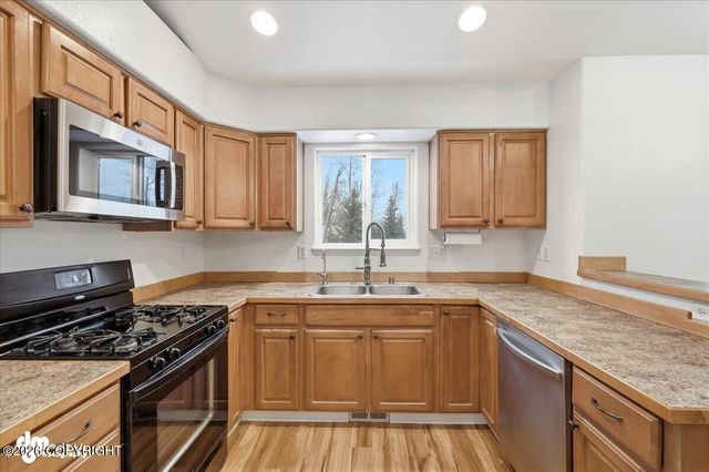 5651 S Hanson Loop, Wasilla, AK 99623