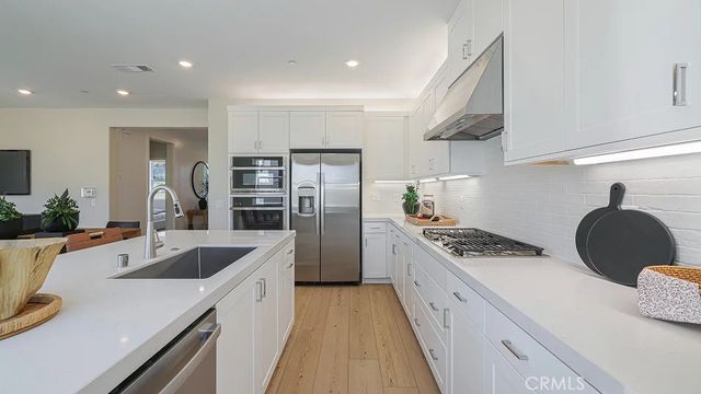 2146 Aneto Way, Santa Paula, CA 93060