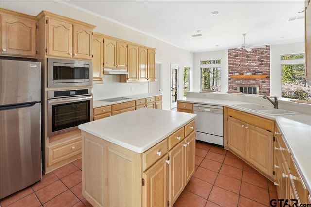 15744 Timberhill Dr, Flint, TX 75762