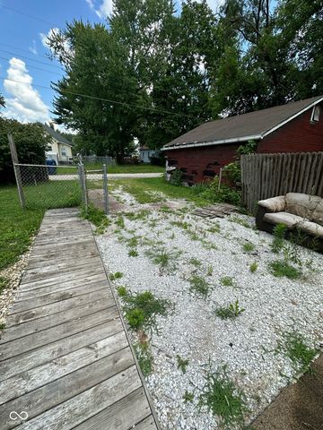 2012 1st Avenue, Terre Haute, IN 47807