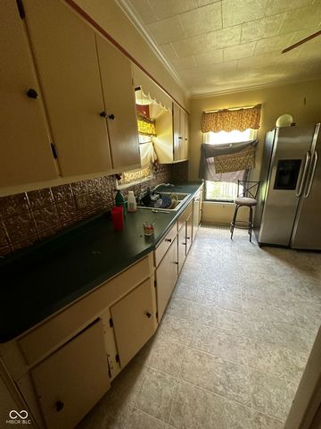 2012 1st Avenue, Terre Haute, IN 47807