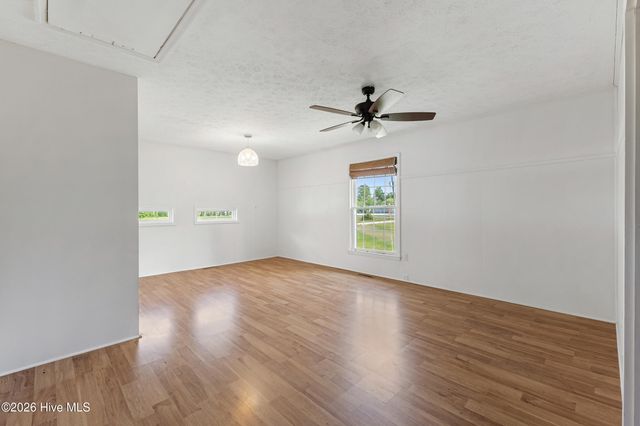 1600 Nc Hy 53 W, Burgaw, NC 28425