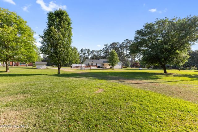 1600 Nc Hy 53 W, Burgaw, NC 28425