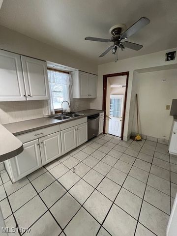 4465 E Frontenac Drive, Warrensville Heights, OH 44128