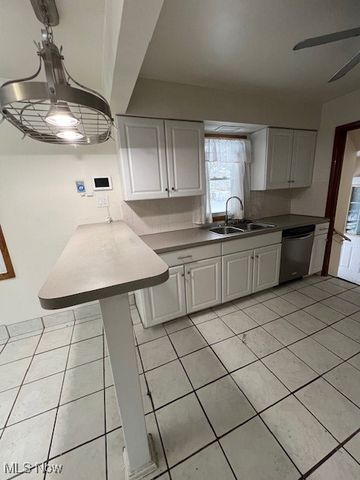 4465 E Frontenac Drive, Warrensville Heights, OH 44128