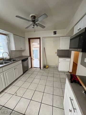 4465 E Frontenac Drive, Warrensville Heights, OH 44128