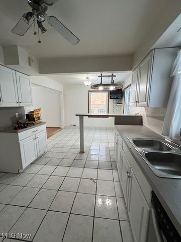 4465 E Frontenac Drive, Warrensville Heights, OH 44128