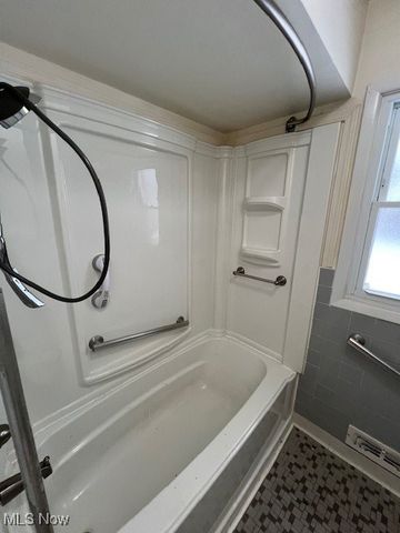 4465 E Frontenac Drive, Warrensville Heights, OH 44128