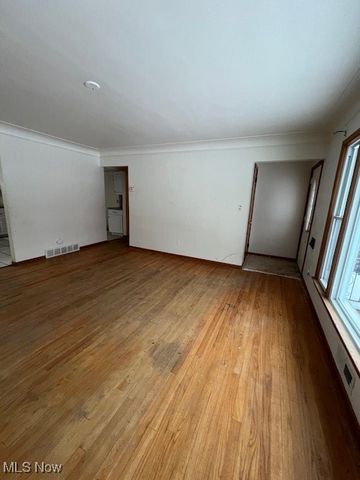 4465 E Frontenac Drive, Warrensville Heights, OH 44128