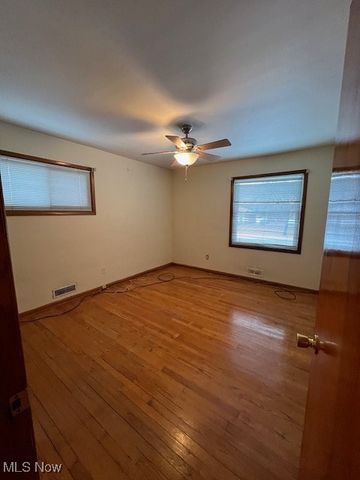 4465 E Frontenac Drive, Warrensville Heights, OH 44128