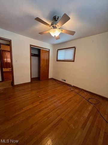 4465 E Frontenac Drive, Warrensville Heights, OH 44128