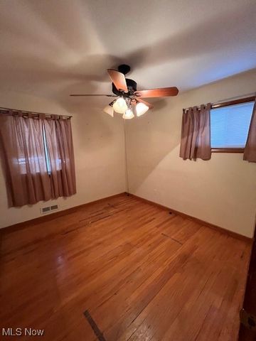 4465 E Frontenac Drive, Warrensville Heights, OH 44128