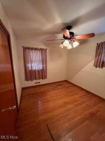 4465 E Frontenac Drive, Warrensville Heights, OH 44128