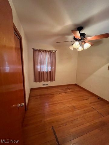 4465 E Frontenac Drive, Warrensville Heights, OH 44128