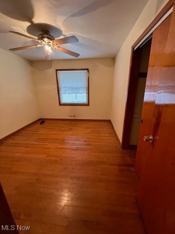 4465 E Frontenac Drive, Warrensville Heights, OH 44128