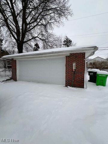 4465 E Frontenac Drive, Warrensville Heights, OH 44128