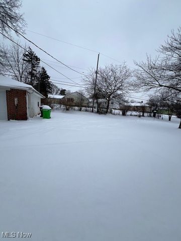 4465 E Frontenac Drive, Warrensville Heights, OH 44128