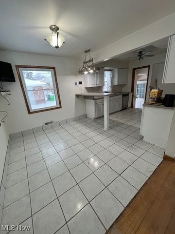 4465 E Frontenac Drive, Warrensville Heights, OH 44128