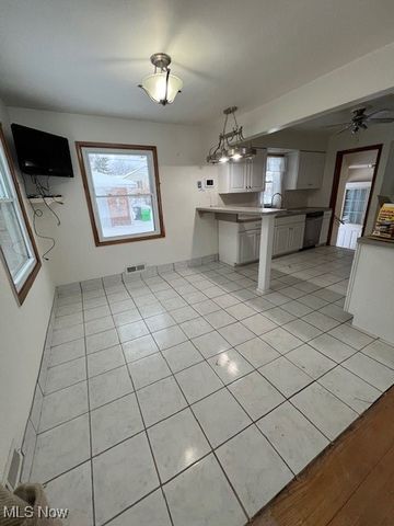 4465 E Frontenac Drive, Warrensville Heights, OH 44128