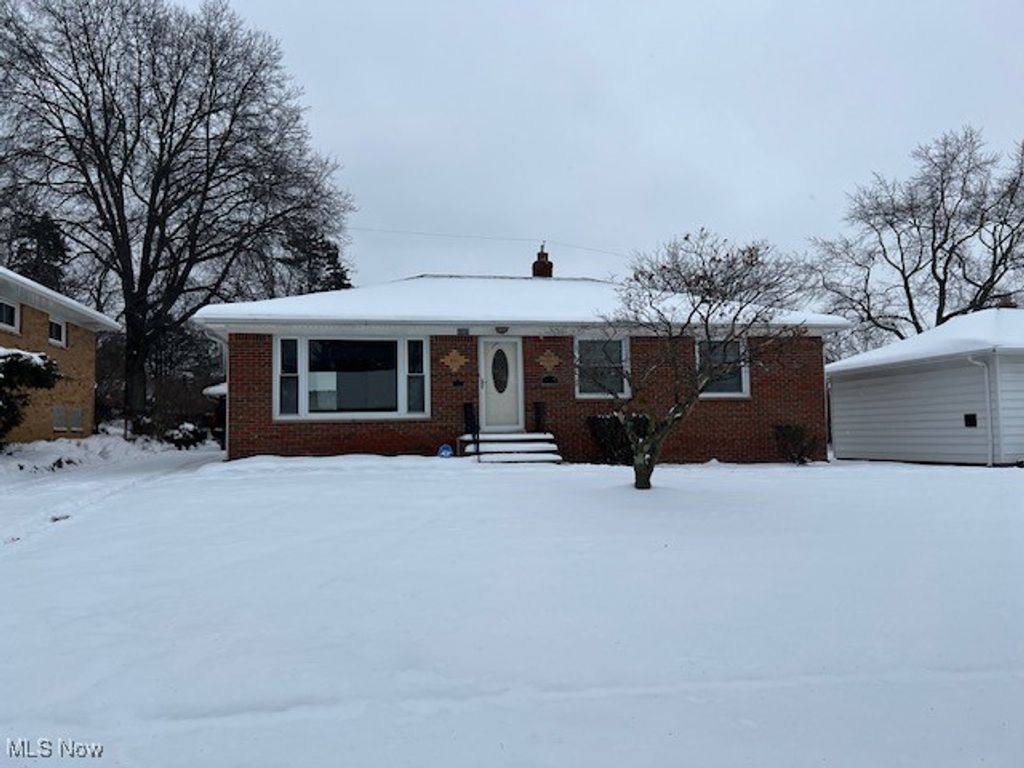 4465 E Frontenac Drive, Warrensville Heights, OH 44128