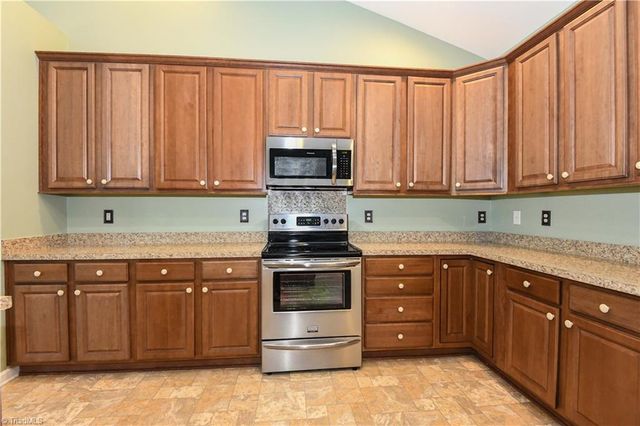 5019 Brian Center Lane, Winston-salem, NC 27106