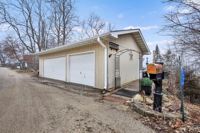 7170 Pleasant DRIVE, West Bend, WI 53090