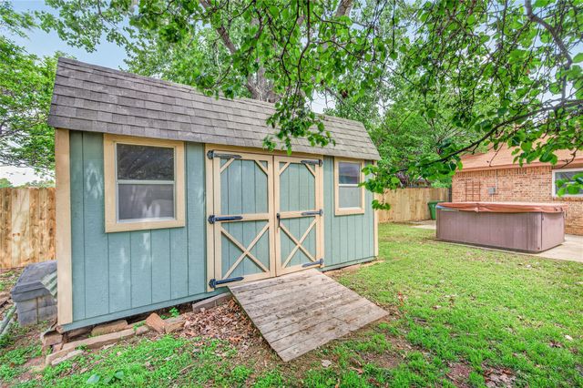 3009 Richwood Circle, Bedford, TX 76021