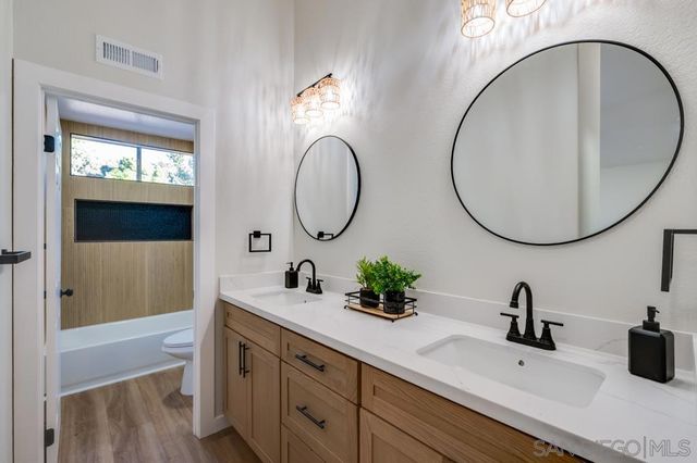 16150 Avenida Venusto 1, San Diego, CA 92128