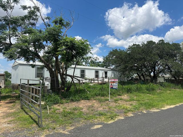 49 SUNDOWN LN, Poteet, TX 78065