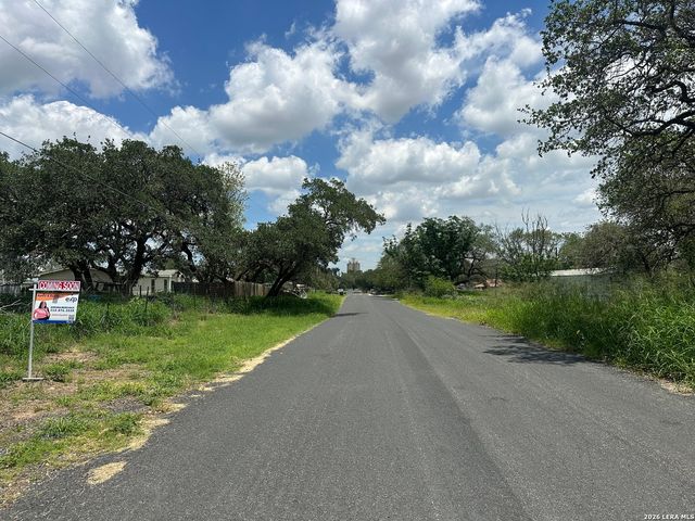 49 SUNDOWN LN, Poteet, TX 78065