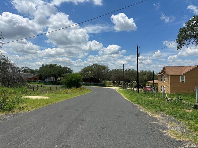 49 SUNDOWN LN, Poteet, TX 78065