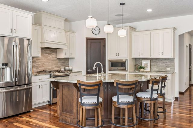 5 Deerwood Lane N, Plymouth, MN 55441