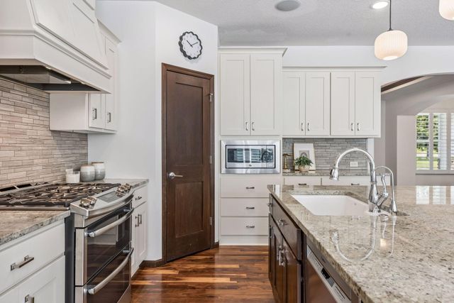 5 Deerwood Lane N, Plymouth, MN 55441