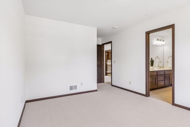 5 Deerwood Lane N, Plymouth, MN 55441