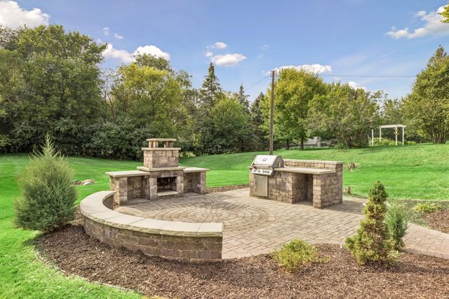 5 Deerwood Lane N, Plymouth, MN 55441
