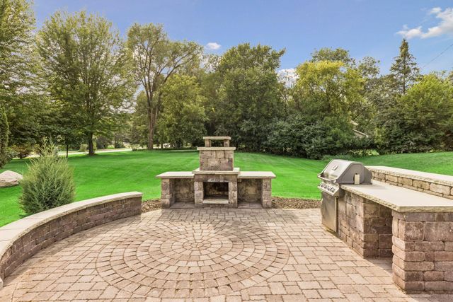 5 Deerwood Lane N, Plymouth, MN 55441