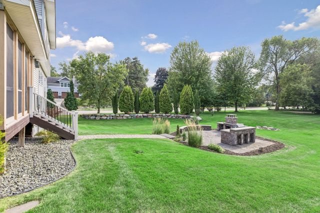 5 Deerwood Lane N, Plymouth, MN 55441