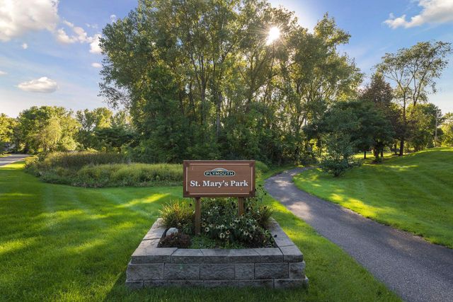 5 Deerwood Lane N, Plymouth, MN 55441