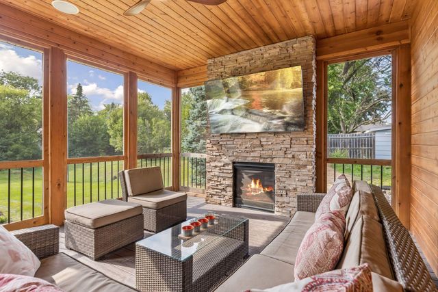 5 Deerwood Lane N, Plymouth, MN 55441