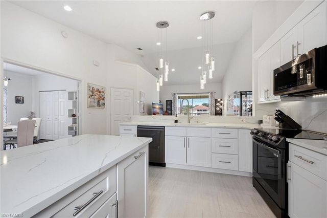 250 Robin Hood CIR 201, Naples, FL 34104
