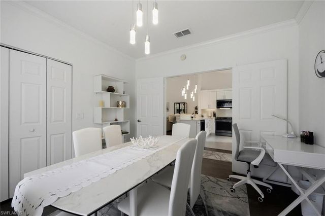 250 Robin Hood CIR 201, Naples, FL 34104