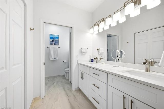 250 Robin Hood CIR 201, Naples, FL 34104