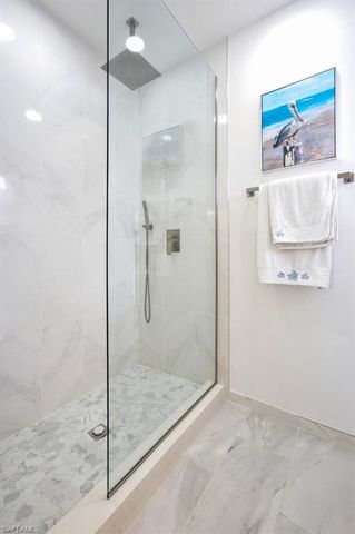 250 Robin Hood CIR 201, Naples, FL 34104